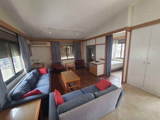 Semi-Furnished One Bedroom Apartment for Sale In Mansourieh