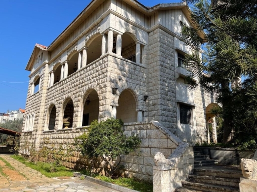 A Traditional Old House With Garden for Sale In Mansourieh — 15