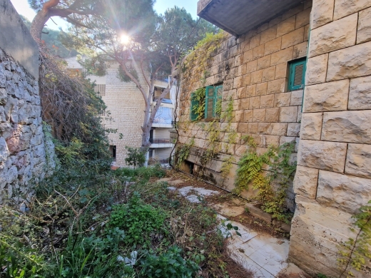 Land with Traditional Lebanese Old Building For Sale in Broumana — 6