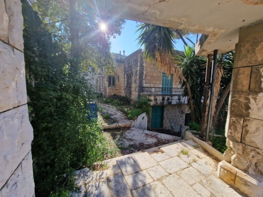 Land with Traditional Lebanese Old Building For Sale in Broumana — 4