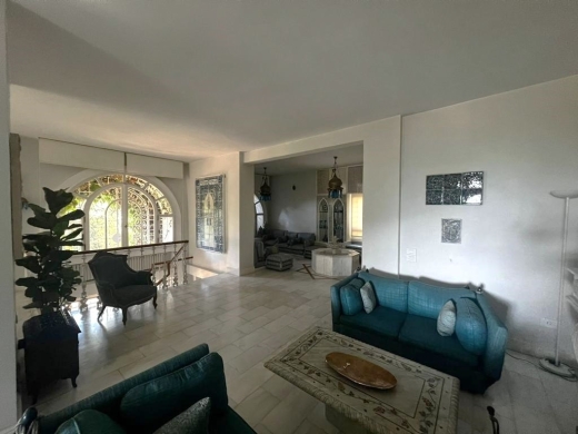 Stunning Villa with Garden For Sale in Baabdat