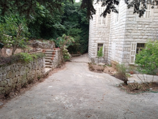 An Old Traditional House With Land & Partial View for Sale In Bikfaya — 13