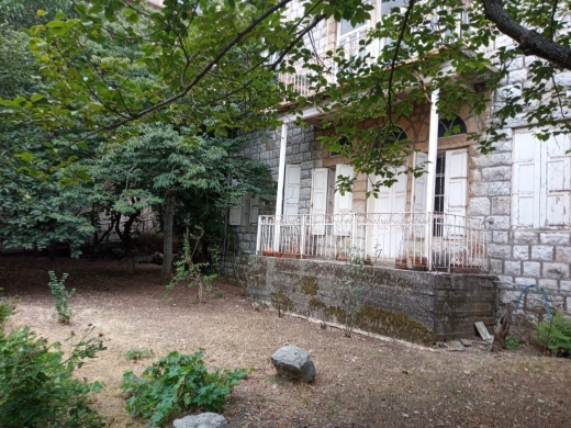 An Old Traditional House With Land & Partial View for Sale In Bikfaya — 12