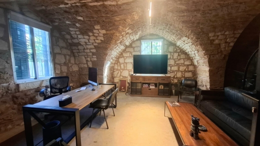 Land With Traditional Lebanese Old House For Sale In The Heart of Jbeil — 8