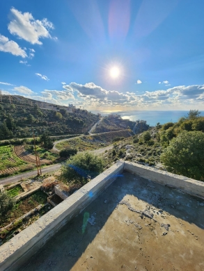 1000 SQM Building For Sale In Halat With A Beautiful View — 3