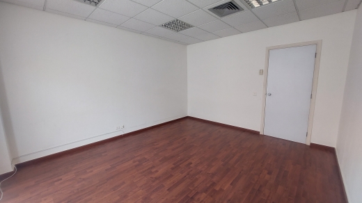 30 SQM Office for Rent in a Commercial Center in Down Town