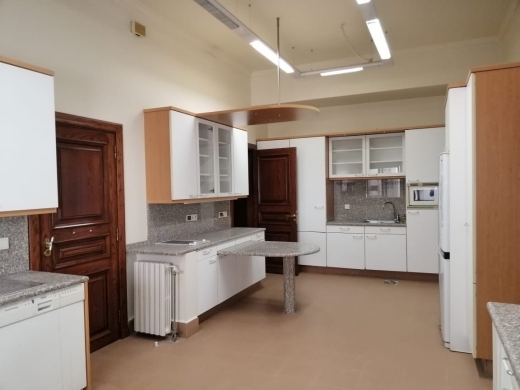 4-Bedroom Apartment with Beautiful Mountain View for Rent in Sioufi, Achrafieh — 8