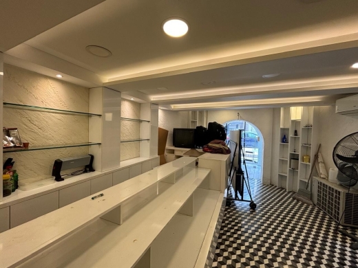 80 SQM Shop For Rent In Badaro