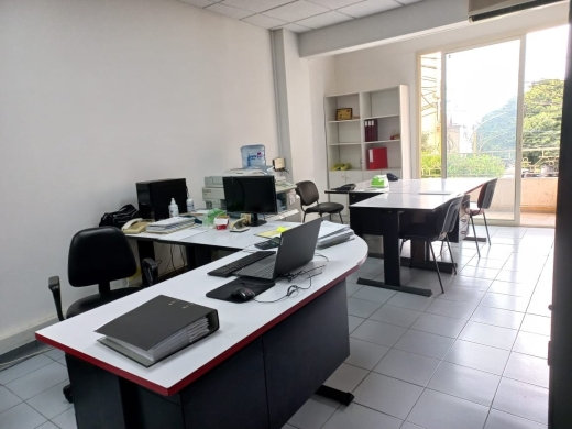 100 SQM Unfurnished Office for Rent in a Prime Location in Gemmayze