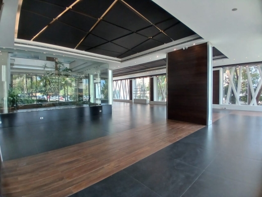 A Luxurious Spacious Lounge for Rent In Horsh Tabet — 9
