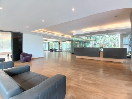 A High-End 500sqm Office for Rent In A Commercial Center In Horsh Tabet