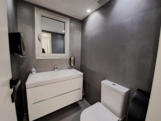 Spacious Decorated Office For Rent In A High-End Tower In Sin Fil - 24/7 Elct — 2