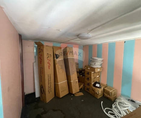 R9-3901 Three Shops for Sale in Miten – Tripoli, 150 m², 2 Floors, 3 Facadesثلاثة محلات للبيع في ميتَن – طرابلس، 150 م²، طابقان، 3 واجهات