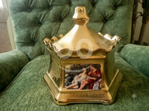 Italian Gold-Plated Porcelain Bonbonnière | بونبونييرة إيطالية بورسلان قشرة ذهب