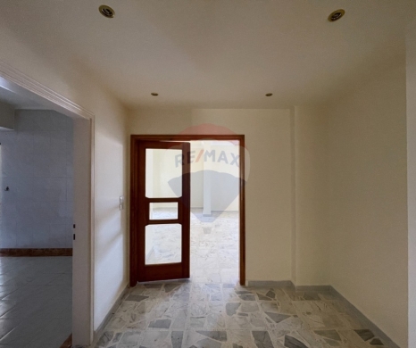 R9-3905 Newly Renovated Apartment for Sale in Abou Samra – Sahat Saadoun, Tripoli, 185 m²شقة مجددة حديثًا للبيع في أبو سمرا – ساحة سعدون، طرابلس، 185 م²