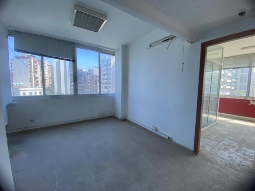 2 Offices For Sale in a Commercial Building in Verdun, Beirut — 10