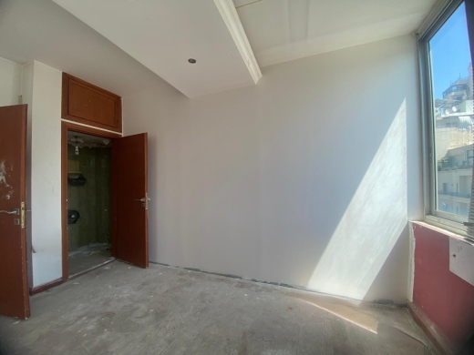 2 Offices For Sale in a Commercial Building in Verdun, Beirut — 3