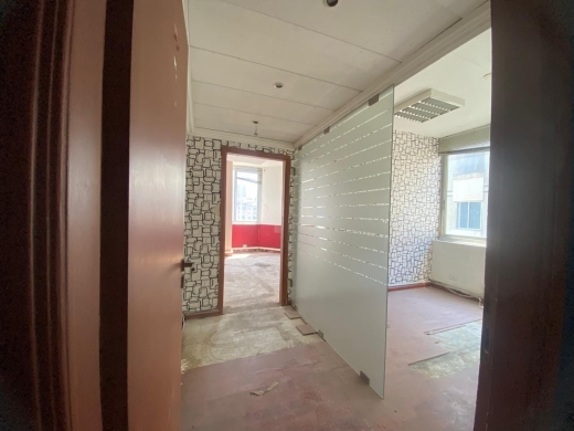 2 Offices For Sale in a Commercial Building in Verdun, Beirut — 6