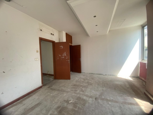 2 Offices For Sale in a Commercial Building in Verdun, Beirut — 7