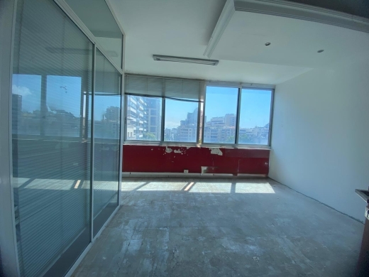 2 Offices For Sale in a Commercial Building in Verdun, Beirut