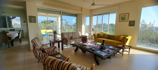 Villa With Pool and Garden For Rent in Aamchit