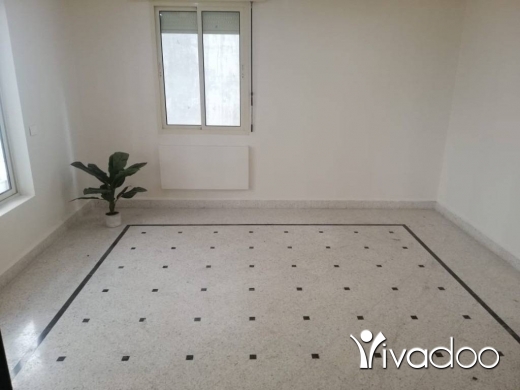 مكتب للايجار الحمرا شارع بلس، مساحة 300م،12 غرفة، 3 حمام، موقف في