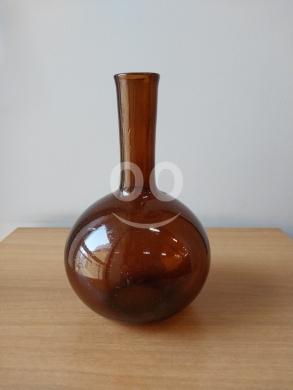 المنزل والحديقة في فردان - قارورة مخبرية زجاجية قديمة لون عسلي للديكور | Vintage Amber Glass Laboratory Flask Decor
