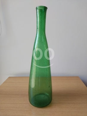 المنزل والحديقة في فردان - فازات زجاجية خضراء بأسلوب "أرتيزان" | Elegant Green Artisan-Style Glass Vases 30cm