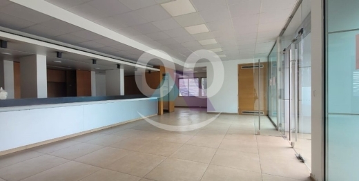 Commercials for rent in Zouk Mosbeh - A 525 m2 showroom for rent in Zouk mosbeh-Highway -Prime location