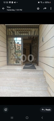 Apartments for sale in Aramoun - شقة 100م٢ للبيع في دوحة عرمون، ٢ نوم وصالون وسفرة، شرفة بحجم غرفة مقززة، موقف، سند، طابق أرضي م مقزز