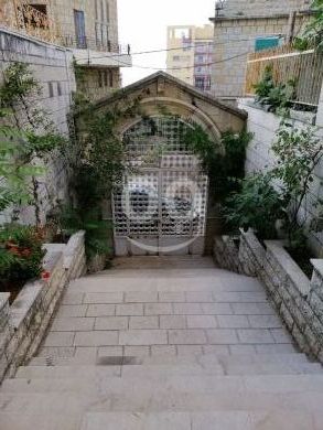 Commercials for sale in Bhamdoun - بناية سوبر لقطة مفروشة مع ٤ محلات للبيع في بحمدون للبيع