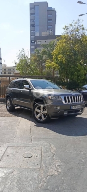 Jeep in Hadeth - Grand Cherokee overland 2011