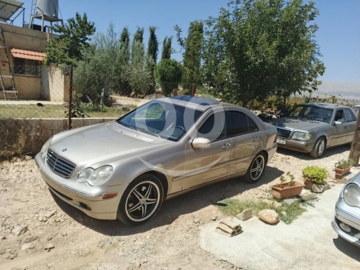 Mercedes-Benz in Baalback - ٣٢٠موديل ٢٠٠١