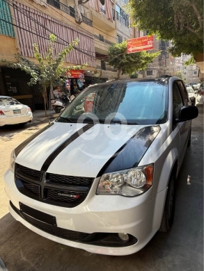 Esquive dans Haret Hreik - DODGE caravan 7 seats 2017