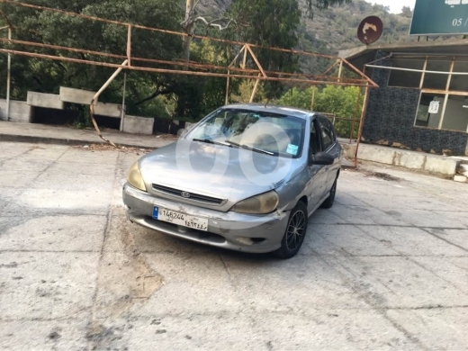 Kia dans Beyrouth - كيا ريو موديل ٢٠٠٠