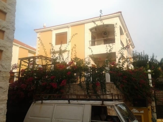 Villas for sale in Haret Saida - R9-38 Prime location villa for sale in Ghazieh, Saida