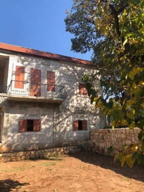 Apartments for rent dans Bakhoun - R9-143 Classic Lebanese house for rent in Danniyeh