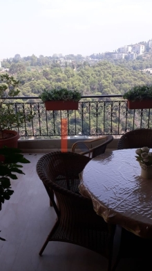 R9-167 Mountain view Furnished apartment for sale in Baabda