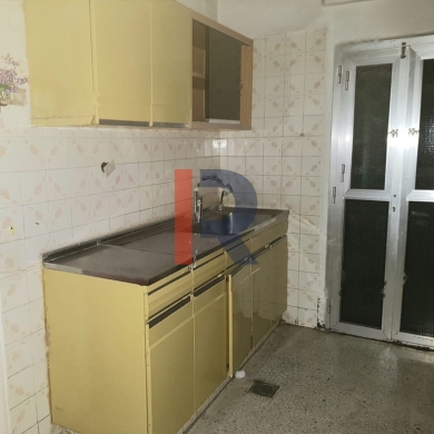 R9-360 Showroom and apartment for rent in Azmi, Tripoli !