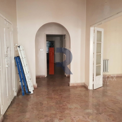 R9-360 Showroom and apartment for rent in Azmi, Tripoli ! — 4