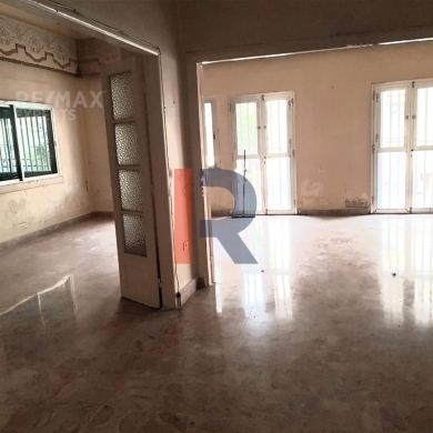 R9-360 Showroom and apartment for rent in Azmi, Tripoli ! — 2