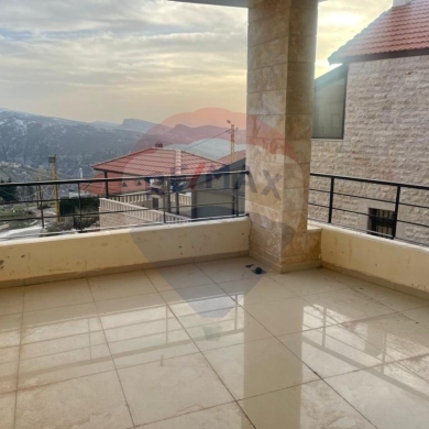 R9-1039 Apartment For Sale in Ehden - Zgharta — 2