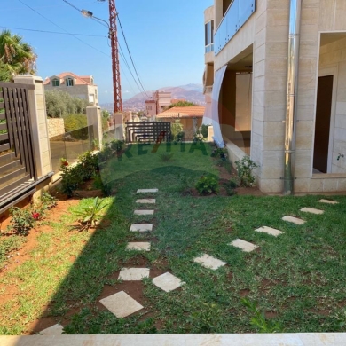 Villas for sale dans Nakhleh - R9-1306 Land With An Apartment On It For Sale - Nakhle!