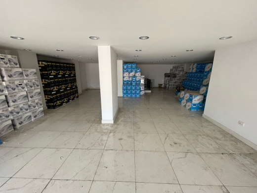 Commercials for sale dans Mina - R9-1437 Prime Shop for Sale in Mina - 58 sq!