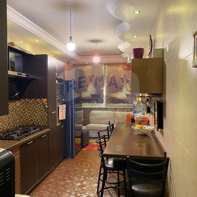 R9-1662 150 sqm Apartment for sale on a lively street ! — 5