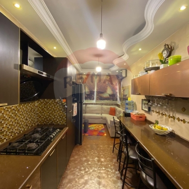 R9-1662 150 sqm Apartment for sale on a lively street ! — 4