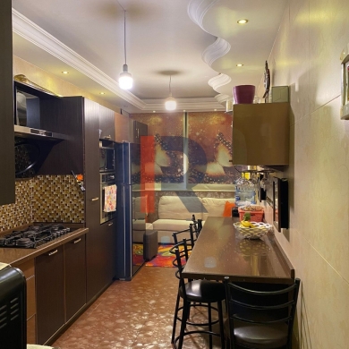 R9-1662 150 sqm Apartment for sale on a lively street ! — 5