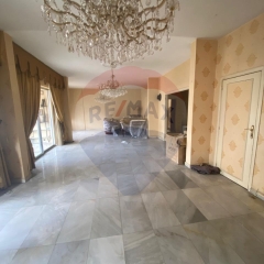 R9-1682 Spacious 200 sqm apartment for sale in Azmi, Tripoli.