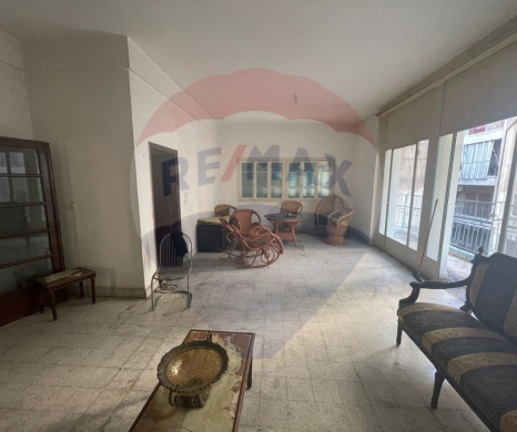 Apartments for sale dans Azmi - R9-1841 Spacious Apartment 190m for sale in Azmi - Tripoli