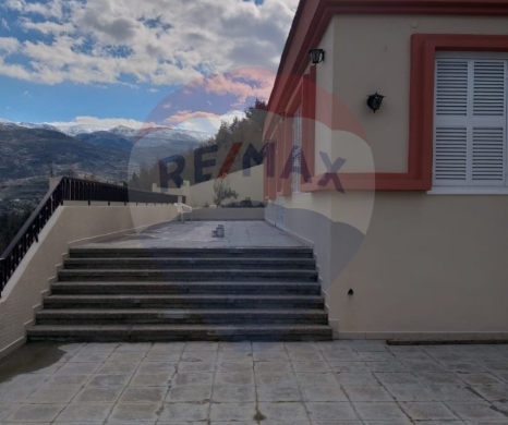 فلل للبيع في عاصون - R9-1972 Stunning 4-Floor Villa with 2600m Land for sale in Assoun - Dinnieh